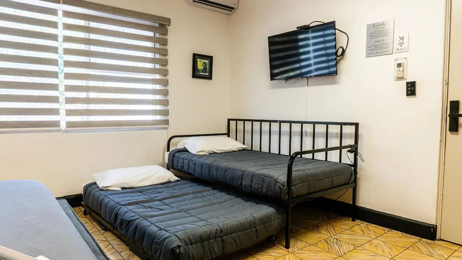 Tatil Evi Habitaciones Privadas Con Bano Propio En Una Zona Segura Y Centrica De Guadalajara.